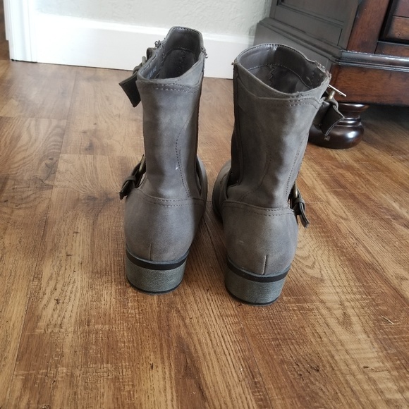 Gray Size 8 Chinese Laundry Ankle Booties - Picture 4 of 4
